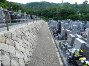 雨の日のお参りもご安心 成和 公式サイト 大阪府高槻市 羽曳野市 奈良県の霊園 墓地 お墓