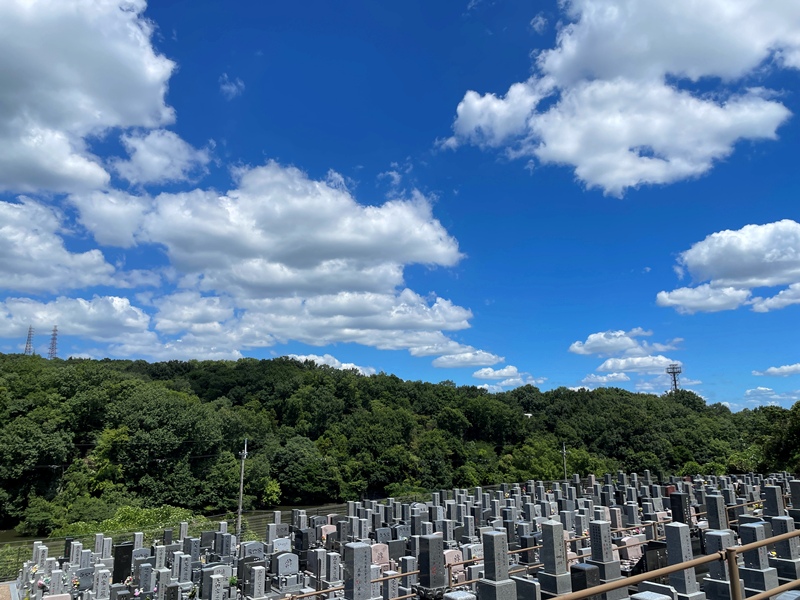 夏空　霊園　高槻